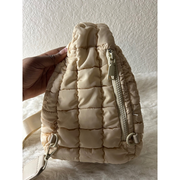 Urban Expressions Handbags - NWT Urban Expressions Bristol Quilted Cream Sling Bag